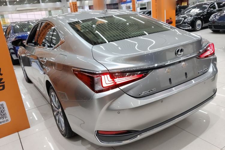 Used Lexus ES 2023 200 Excellence Edition Rear Left 45 Deg