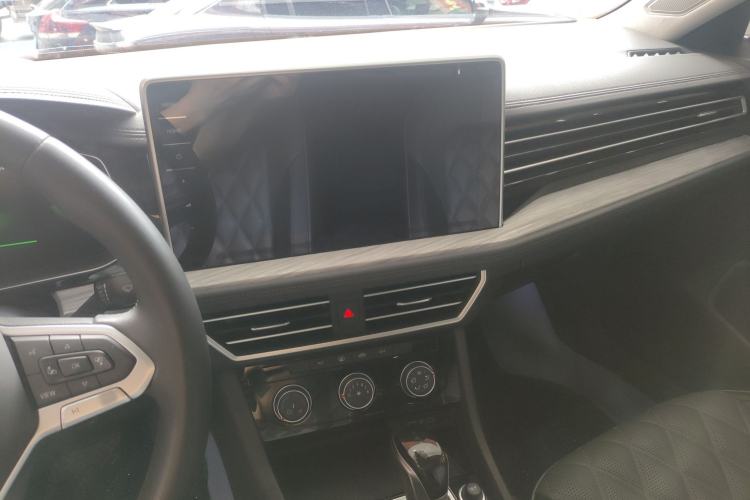 Used Volkswagen Sagitar 2023 300TSI DSG Excellence Edition Audio And AC Panel