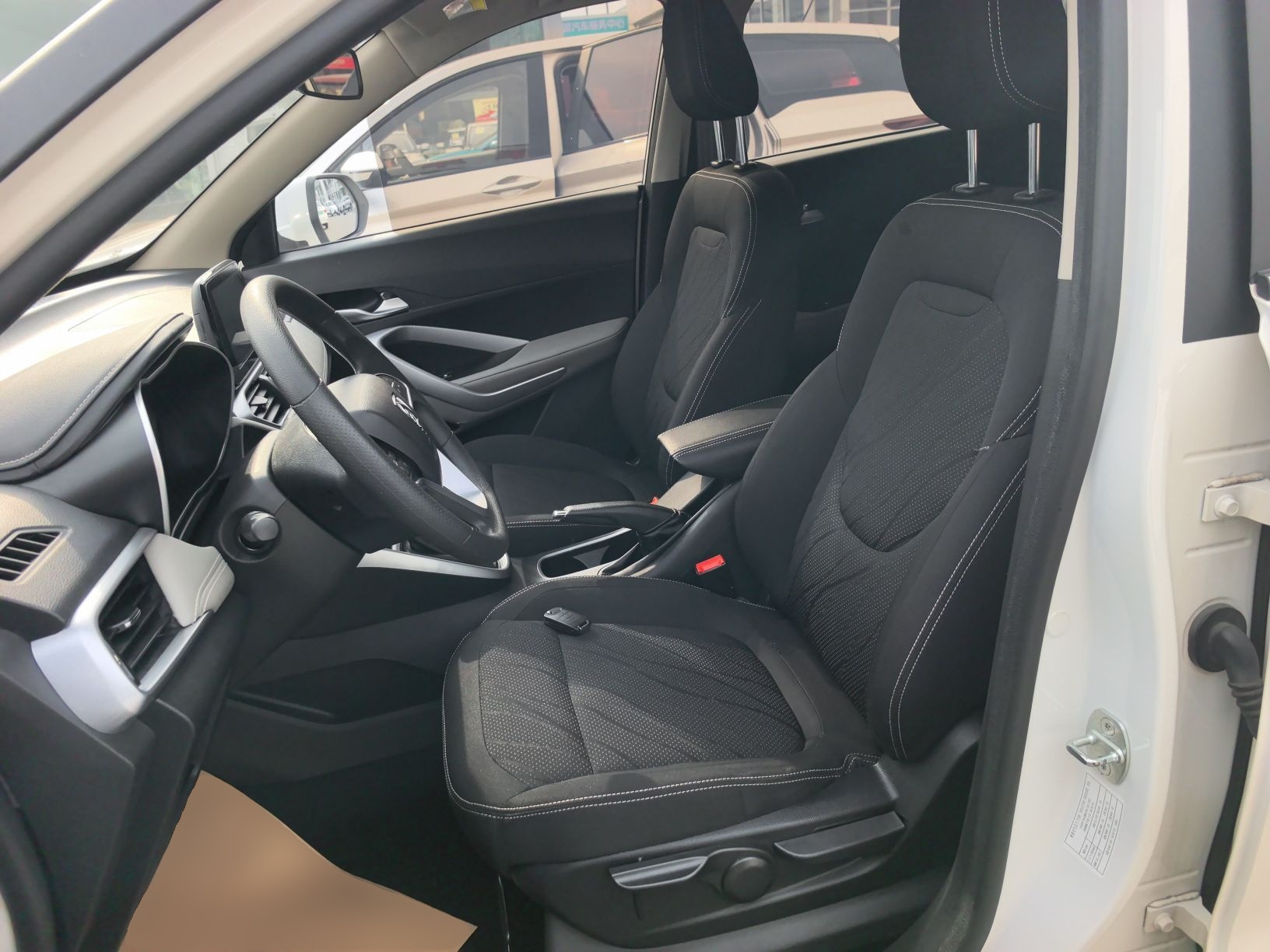 Переднее сиденье в автомобиле