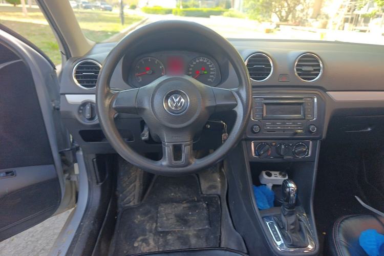 Used Volkswagen Jetta 2015 Value Edition 1.6L Automatic Comfort Version Steering Wheel