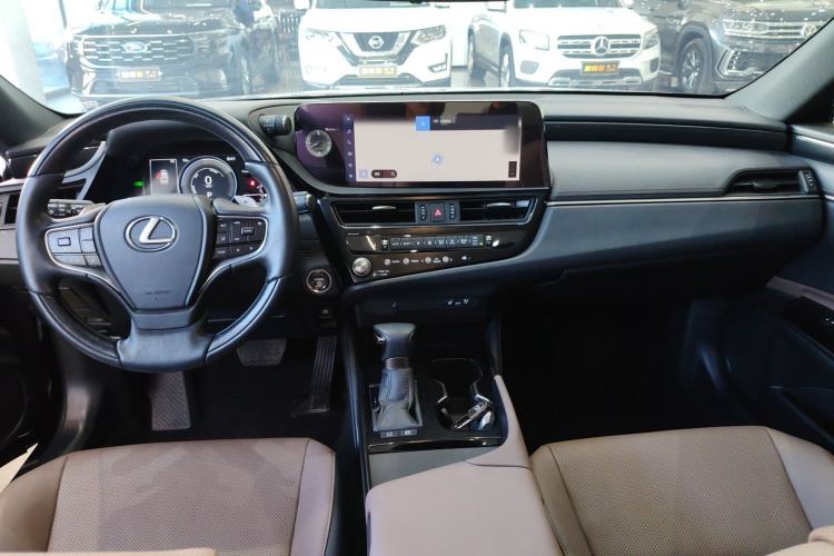 Used Lexus ES 2022 300h Deluxe Edition
