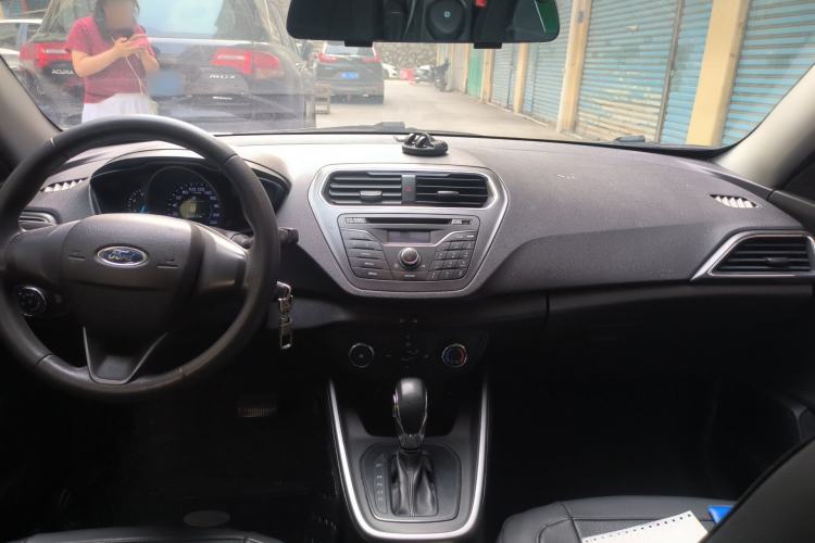 Used Ford Escort 2019 1.5L Automatic ZhiXiang Model Center Console