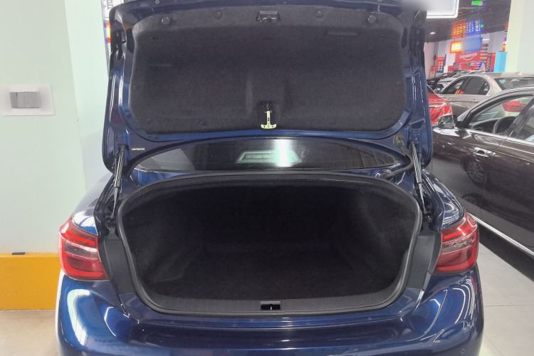 Used Infiniti Q50L 2018 2.0T Comfort Edition China VI Standard Trunk