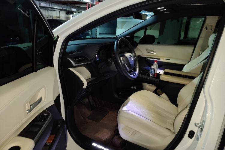 Used Toyota Sienna 2024 2.5L Hybrid Four-Wheel Drive Prestige Edition