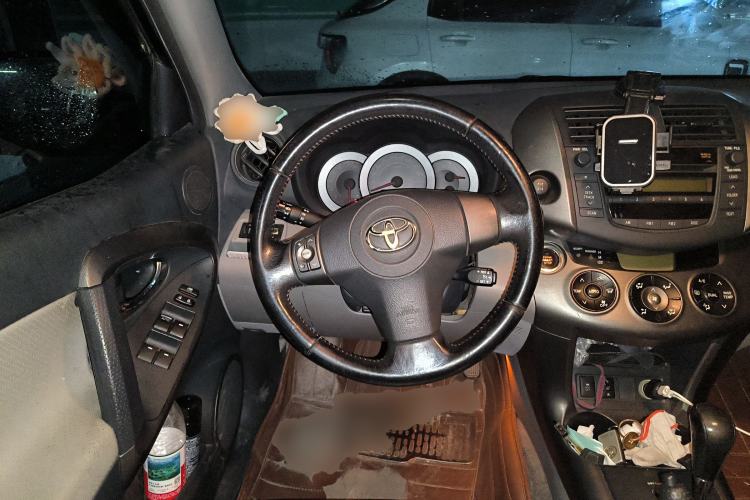 Used Toyota RAV4 2010 2.4L Automatic Deluxe Upgrade Edition Steering Wheel