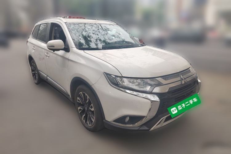 Used Mitsubishi Outlander 2019 2.0L Two-Wheel Drive Comfort Edition 5 Seats China VI Standard Front Right 45 Deg