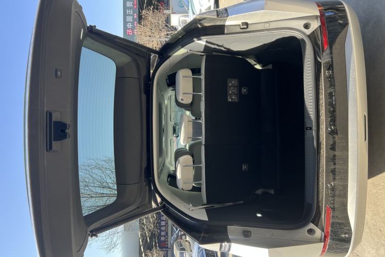 Used XPeng X9 2025 740 Ultra-Long Range Max