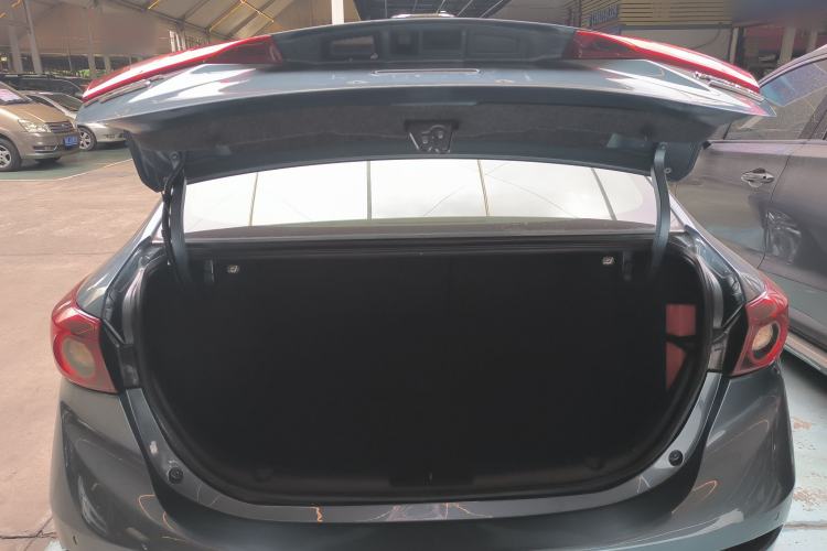 Used Mazda 3 Axela 2017 Sedan 1.5L Automatic Comfort Model Emission Standard China V
