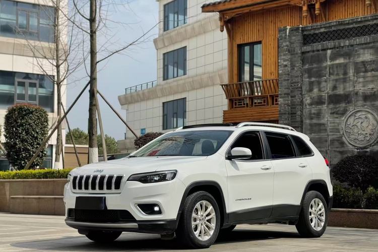 Used Jeep Cherokee 2019 2.0T Two-Wheel Drive Smart Enjoyment Version China VI

