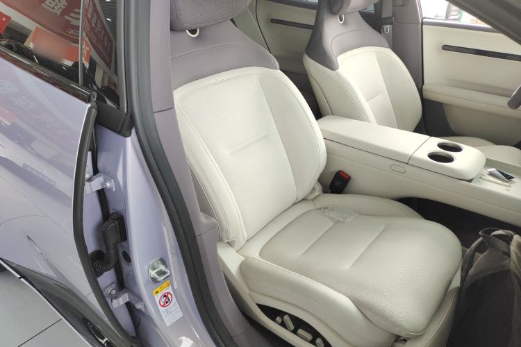 Used Avatr 06 2025 Pro Range-Extended Edition Right Front Seat