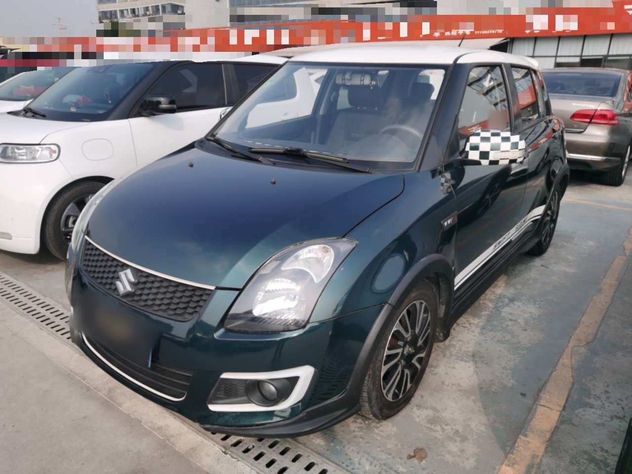 Под передней частью автомобиля