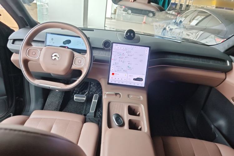 Used Nio ES8 2023 75 kWh Executive Edition Center Console