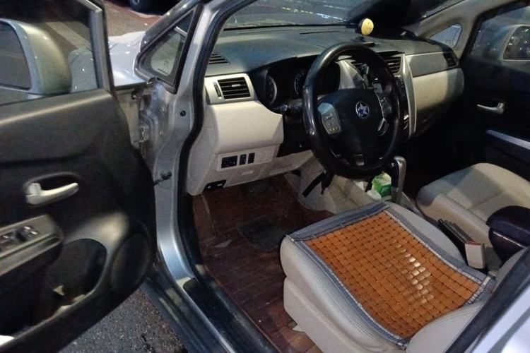 Used Venucia R50 2015 1.6L Automatic Luxury Edition
