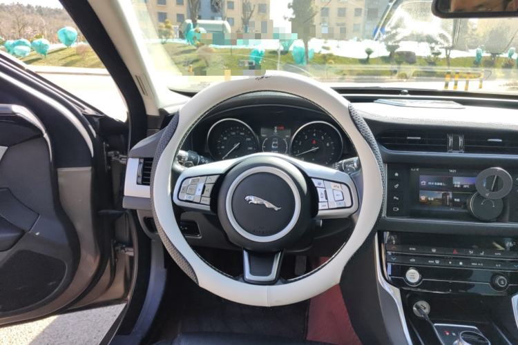 Used Jaguar XF 2016 XF 2.0T Two-Wheel-Drive Luxury Edition
