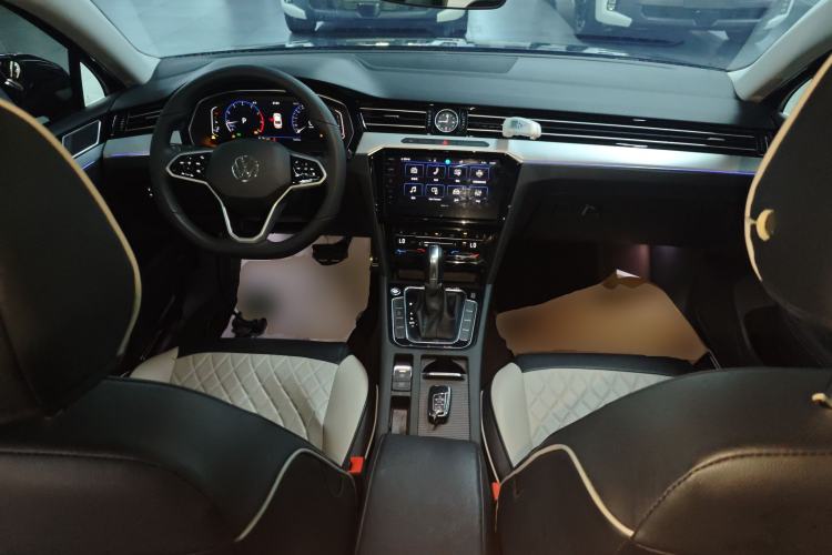 Used Volkswagen Magotan 2025 Zhongxiang Version 330TSI DSG Luxury Edition
