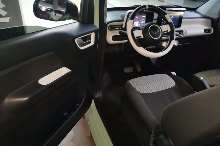 Used Wuling Hongguang MINIEV 2024 3rd Generation 215km Advanced Version

