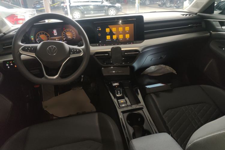 Used Volkswagen Lamando 2022 Lavida L 280TSI DSG Hot Edition Center Console