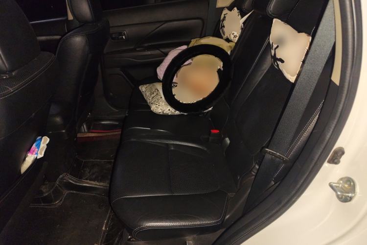 Used Mitsubishi Outlander 2014 2.4L 4x4 Deluxe Value Edition 5 Seats Left Rear Seat