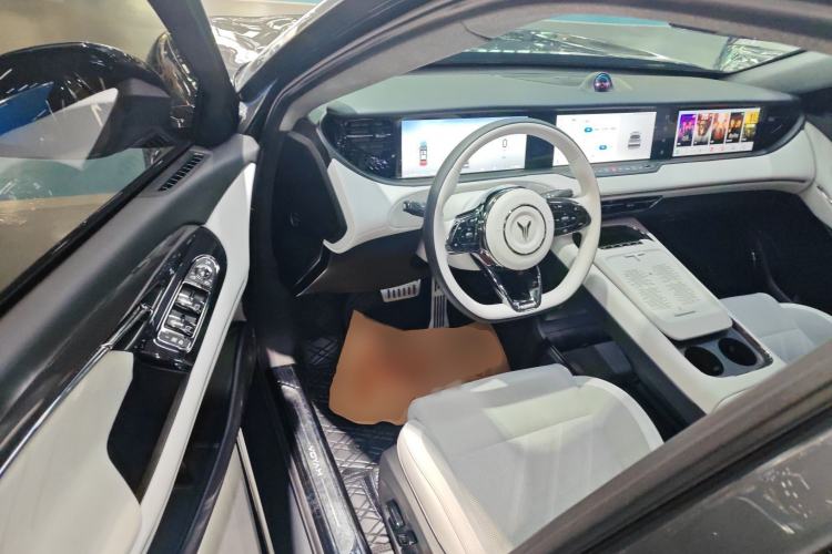 Used VOYAH FREE 2025 318 259 km All-Wheel-Drive Exploration Edition
