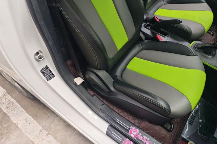 Used Roewe Clever 2021 302 km New Four-Seater Super-Efficient Version