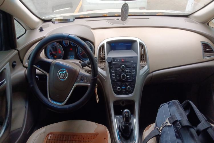 Used Buick GT 2013 GT 1.6L Manual Entry-Level Model Center Console