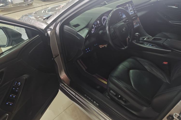 Used Toyota Avalon 2019 Dual-Engine 2.5L XLE Prestige Version China VI Standard Driver Seat