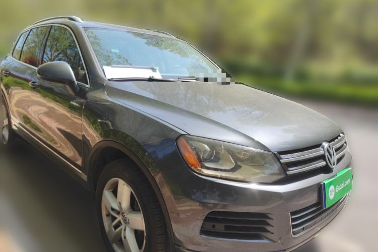 Used Volkswagen Touareg  Front Right 45 Deg