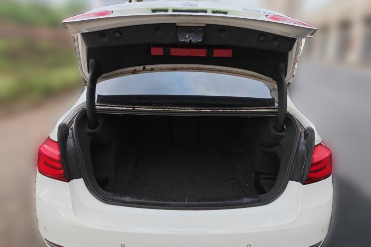 Used BMW 3 Series 2017 318Li Fashion Model Trunk