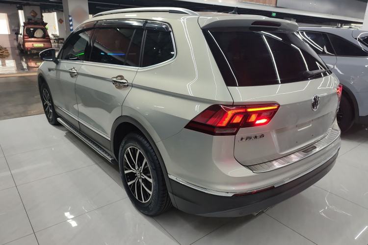 Used Volkswagen Tiguan L 2018 330TSI Automatic Two-Wheel Drive Luxury Edition Rear Left 45 Deg