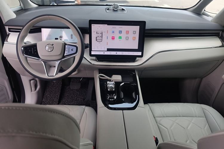 Used Volvo EM90 2025 Ultra Six-Seater