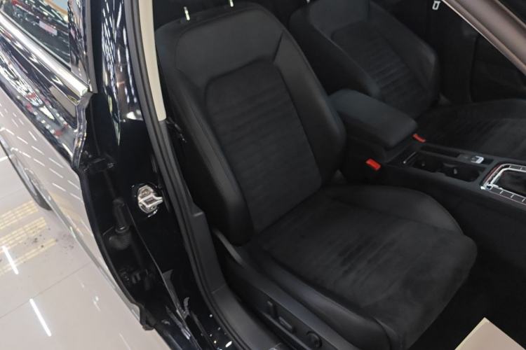 Used Volkswagen Magotan 2017 330TSI DSG Luxury Model Right Front Seat