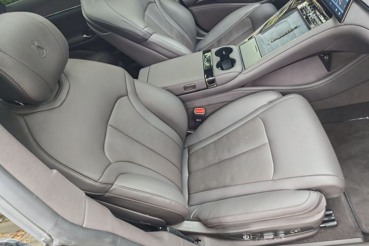 Used Denza Z9 2024 1100 km Four-Wheel Drive Max Version
