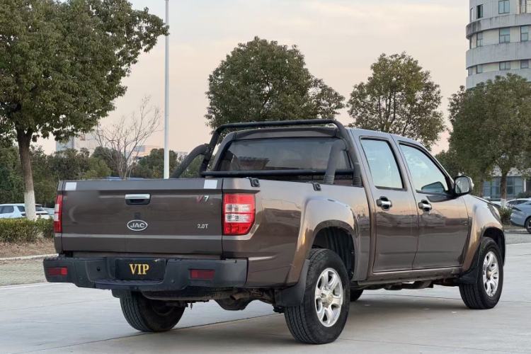 Used JAC V7 2018 2.0T Two-Wheel-Drive Comfort Version with Long Wheelbase D19TCIE13