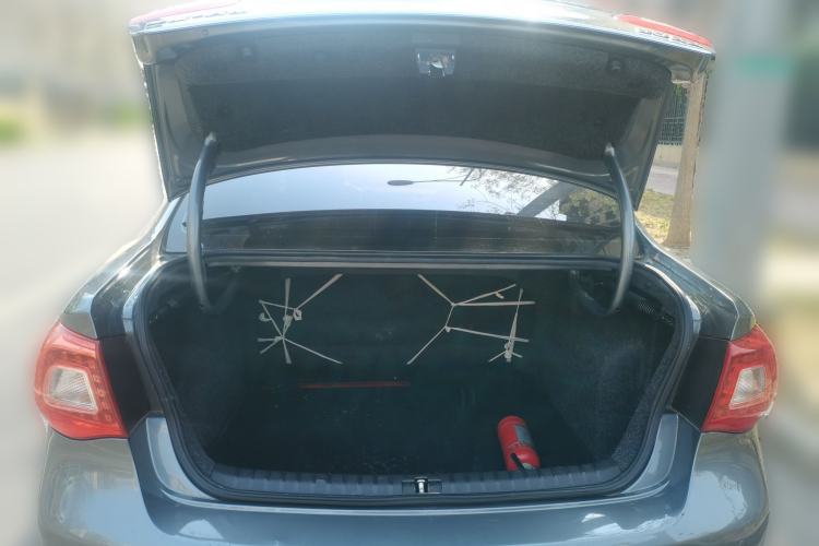 Used Volkswagen Bora 2012 1.6L Automatic Fashion Edition Trunk