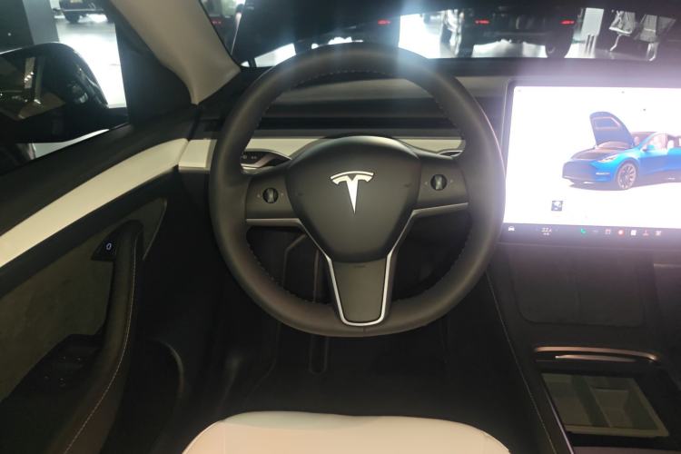 Used Tesla Model Y 2022 Long-Range All-Wheel-Drive Version