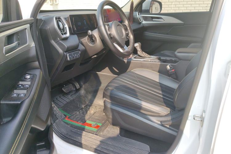 Used Great Wall King Kong Poer 2023 2.0T Automatic Diesel Two-Wheel Drive Elite Version with Long Bed – GW4D20M Driver Seat