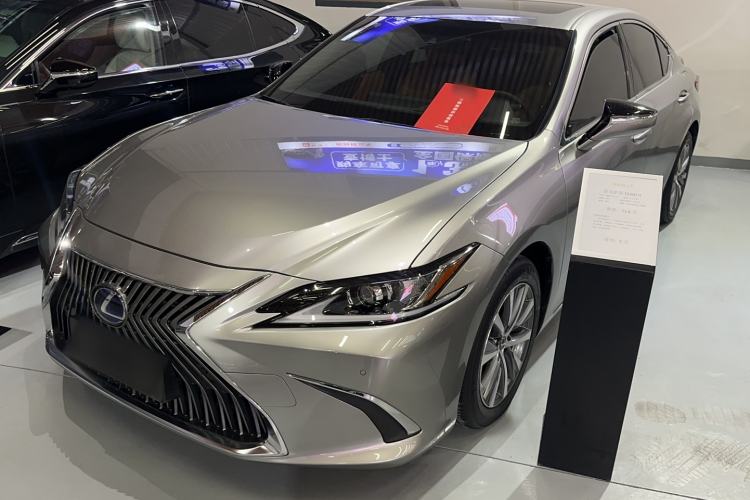 Used Lexus ES 2020 300h Premier Edition Exterior 3