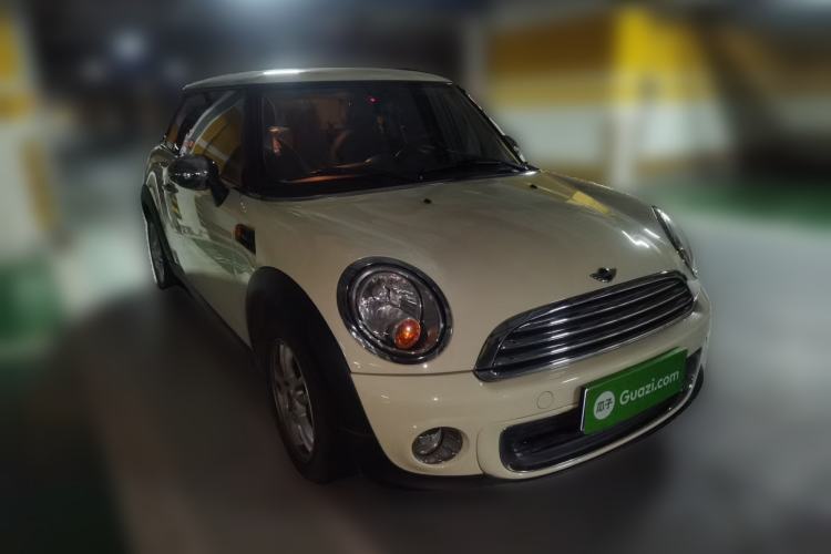 Used MINI 2013 1.6L ONE Limited Edition Third Version Front Right 45 Deg