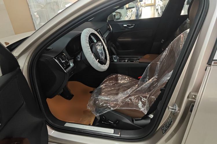 Used Volvo S60 2026 Model B4 Zhiyi Luxury Edition