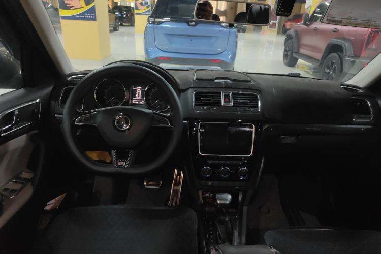 Used Skoda Yeti 2016 1.4TSI DSG Advanced Edition Center Console