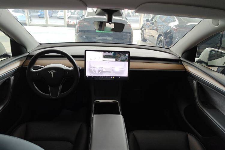 Used Tesla Model Y 2021 Long-Range All-Wheel-Drive Version Center Console