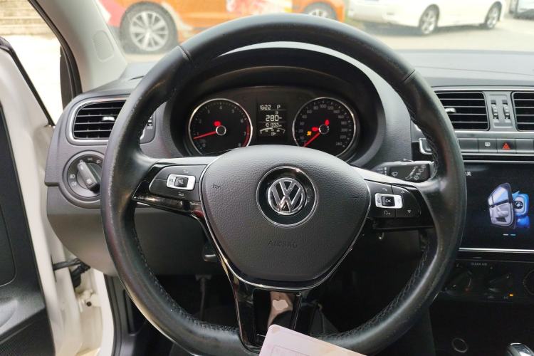 Used Volkswagen Polo 2016 1.6L Automatic Comfort Model
