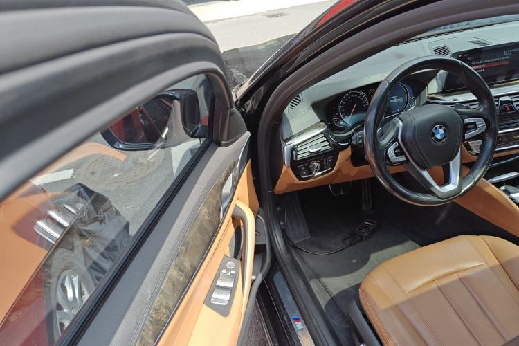 Used BMW 5 Series 2018 Restyled 530Li Leading Edition M Sport Package
