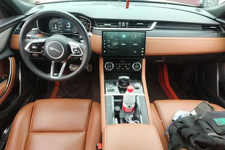 Used Jaguar XFL 2021 XFL 2.0T P250 All-Wheel-Drive Shimmering Black Sport Edition Center Console