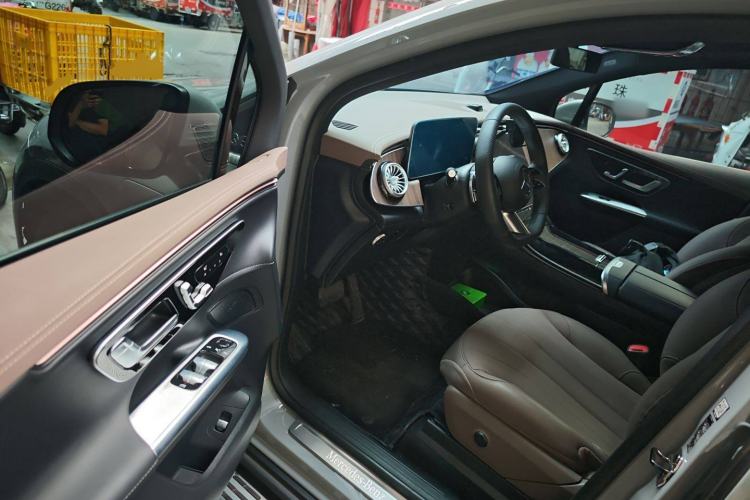 Used Mercedes-Benz EQE SUV 2023 350 4MATIC Pioneer Edition Driver Seat