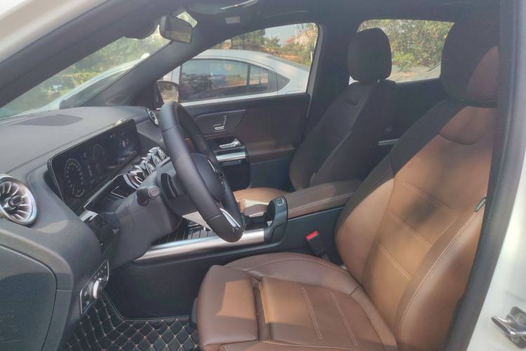 Used Mercedes-Benz GLA 2024 GLA 220 Left Front Seat