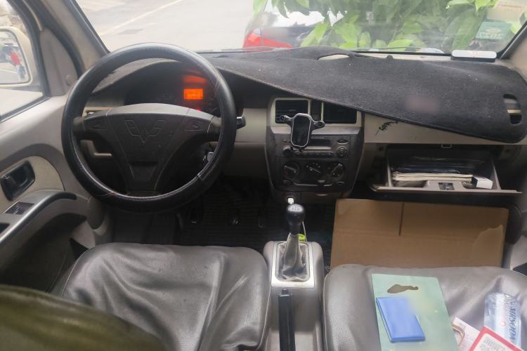 Used Wuling Rongguang 2011 1.2L Comfort Model Center Console