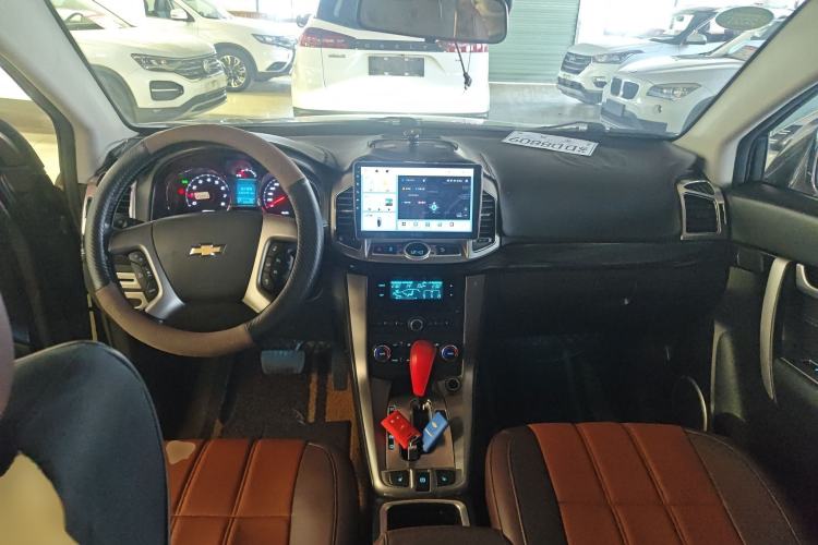 Used Chevrolet Captiva 2015 2.4L 4x4 Flagship Edition 7-Seater