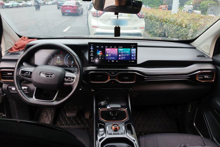 Used Geely Auto Haoyue 2022 1.8TD DCT Black Gold Limited Edition 7-Seater Center Console