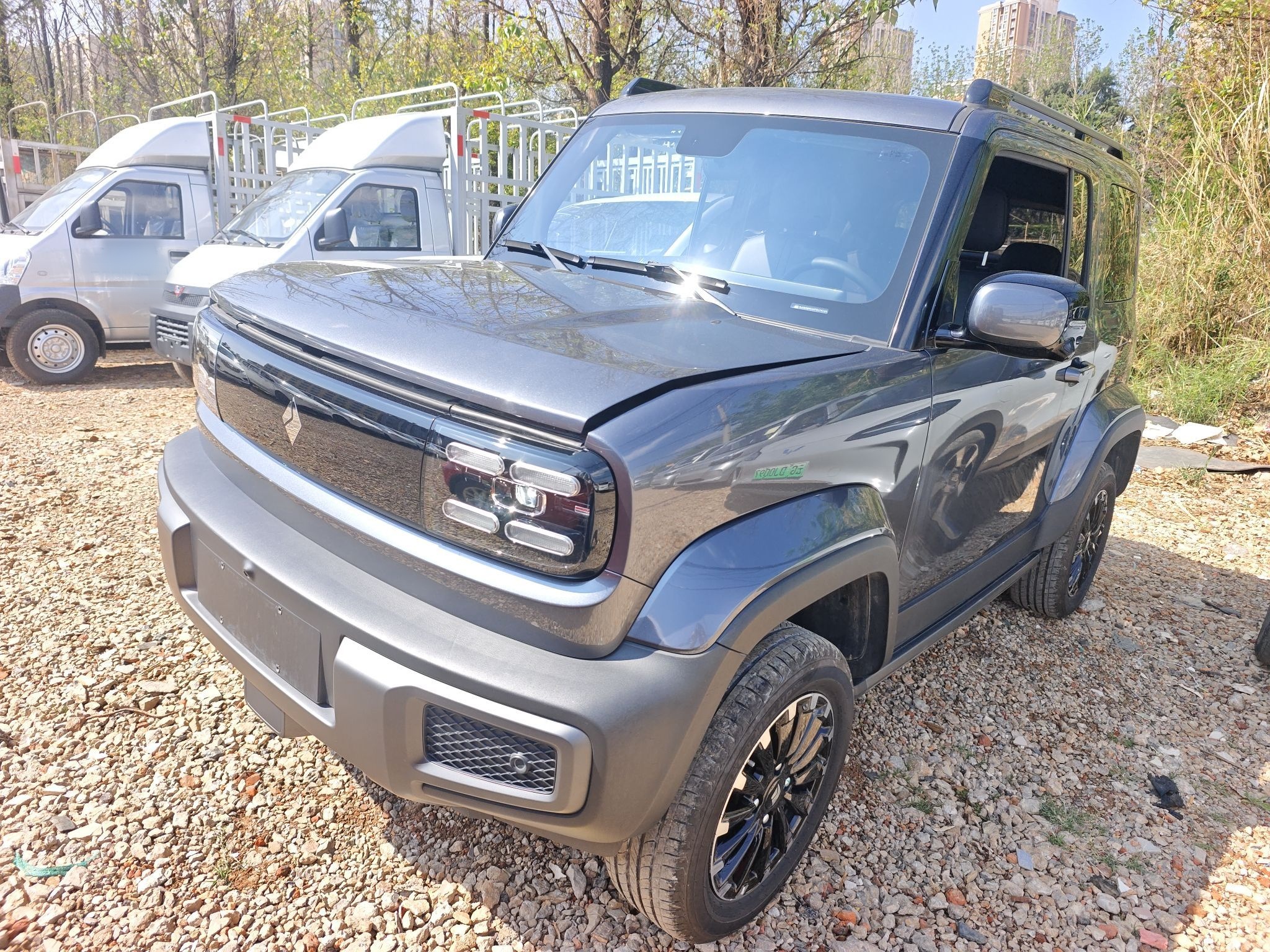 تحت مقدمة السيارة